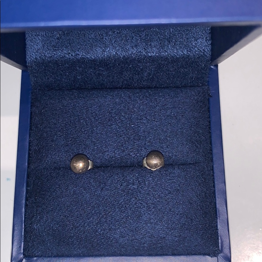 Simple earring set - Picture 2 of 5
